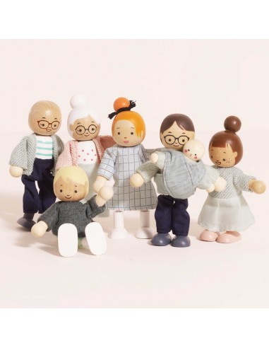 LA FAMILLE DE POUPÉES