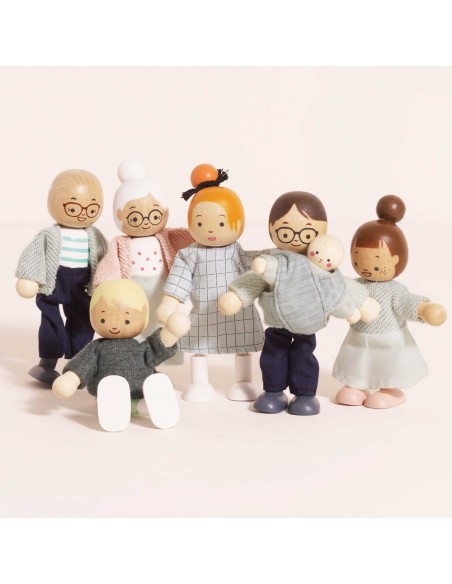 LA FAMILLE DE POUPÉES