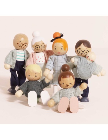 LA FAMILLE DE POUPÉES