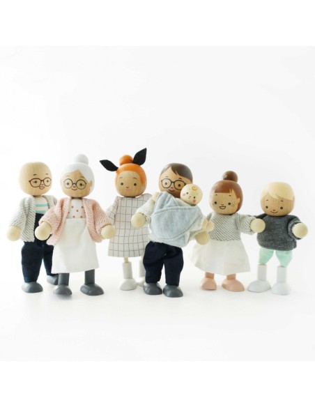 LA FAMILLE DE POUPÉES
