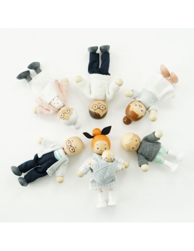 LA FAMILLE DE POUPÉES