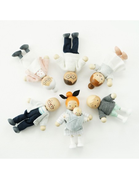 LA FAMILLE DE POUPÉES