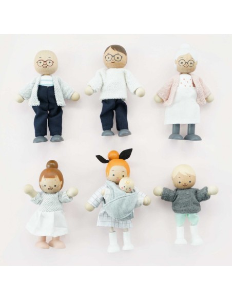 LA FAMILLE DE POUPÉES