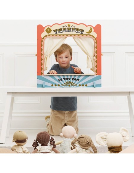 LE PETIT THÉÂTRE DE MARIONNETTES À POSER