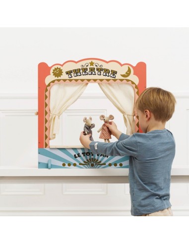 LE PETIT THÉÂTRE DE MARIONNETTES À POSER