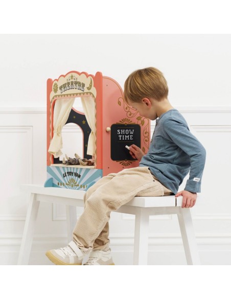 LE PETIT THÉÂTRE DE MARIONNETTES À POSER