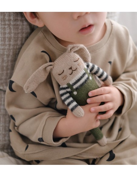 Doudou lapin salopette olive | Main Sauvage x Organic Zoo