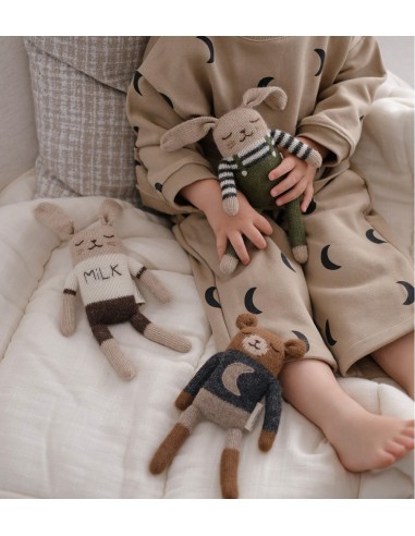 Doudou lapin salopette olive | Main Sauvage x...