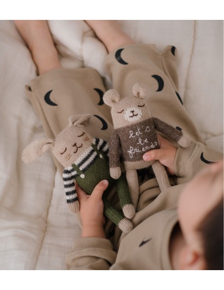 Doudou lapin salopette olive | Main Sauvage x Organic Zoo